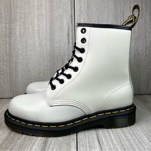 NEW Dr. Martens Docs 11822 Classic Smooth White Leather Combat Boot Women Size 6